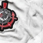 Estrutura pesa, e Corinthians vence holandeses por preferência de Lingard