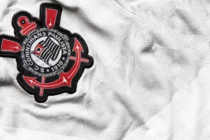 Estrutura pesa, e Corinthians vence holandeses por preferência de Lingard