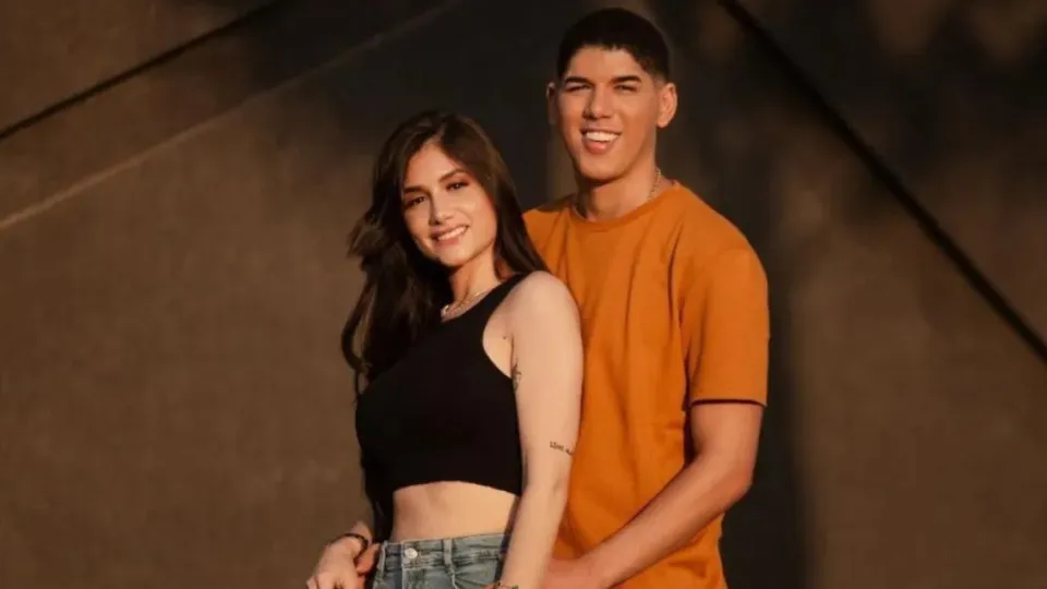 Ex de Zé Vaqueiro após flagra do cantor em festa: 'Deixou de ser coitado'