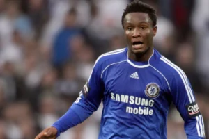 Ex-jogador do Chelsea revela decepção com Mourinho no caso Vini Jr