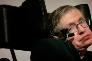 Família rebate críticas por foto de Stephen Hawking em ilha de Epstein