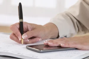 Fim da escala 6x1 elevaria custos das empresas em até R$ 267,2 bi por ano, diz levantamento da CNI