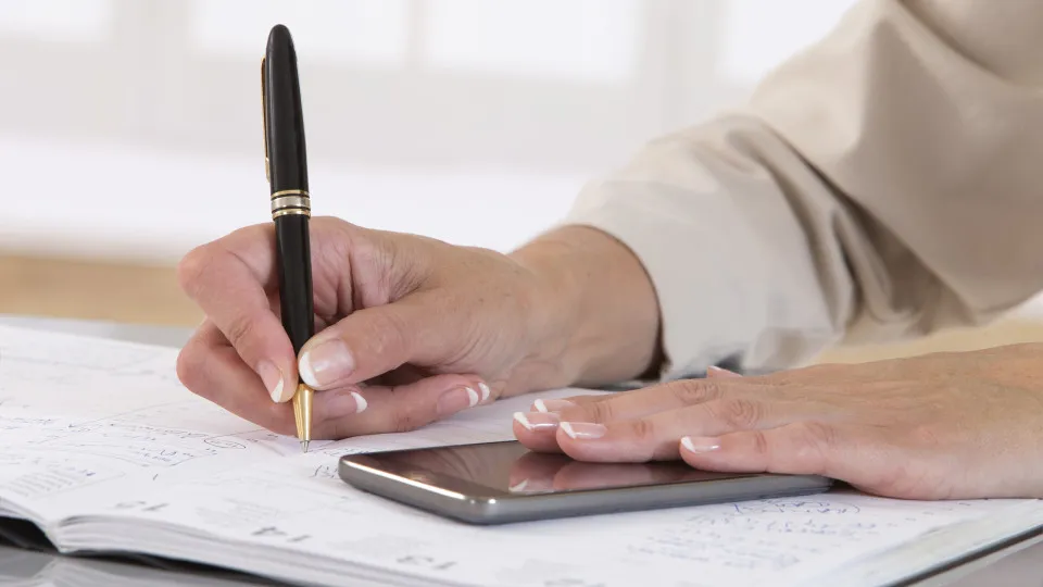 Fim da escala 6x1 elevaria custos das empresas em até R$ 267,2 bi por ano, diz levantamento da CNI