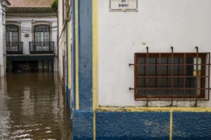 Homem morre em Portugal e menina desaparece na Espanha após tempestade