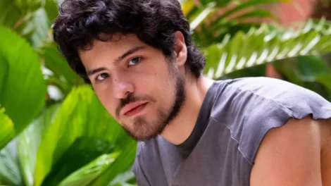 Hostilizado, Paulo Mendes explica que não é o Raul de 'Três Graças'