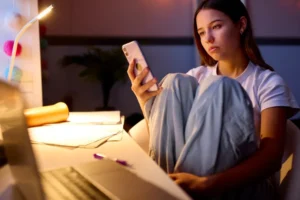 Instagram vai alertar pais se jovens pesquisarem termos como suicídio