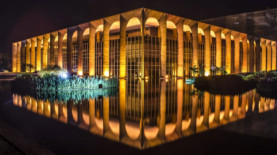 Itamaraty alerta que brasileiros têm sido aliciados para trabalho escravo na Ásia