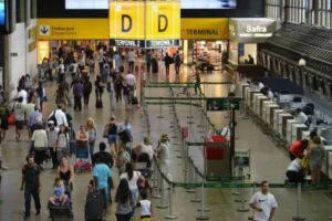 Jovem é detido sob suspeita de trote de bomba no aeroporto de Guarulhos (SP)