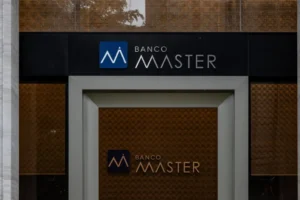 Justiça determina bloqueio de ações do BRB em posse de envolvidos no caso Master