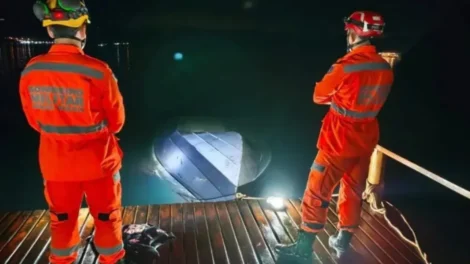 Lancha colide com píer e seis pessoas morrem na divisa entre SP e MG