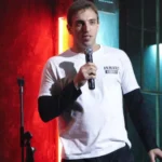 Leo Lins é absolvido de condenação de oito anos de prisão e celebra nas redes sociais