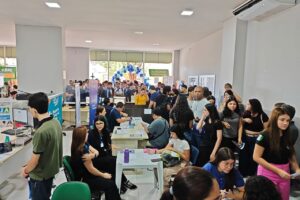 Mais de 40 empresas participam de mutirão de empregos para jovens em Maringá