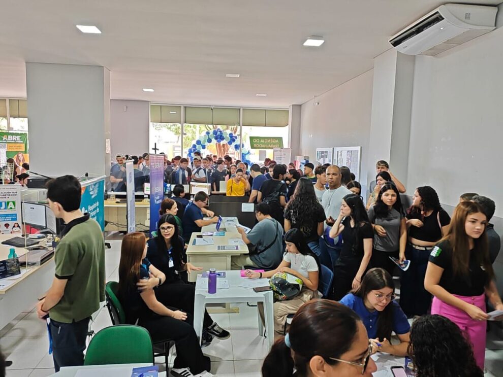 Mais de 40 empresas participam de mutirão de empregos para jovens em Maringá