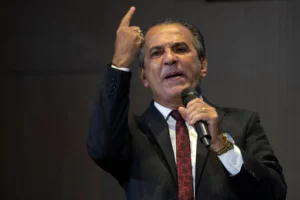 Malafaia diz que Eduardo 'calado' ajuda mais na campanha de Flávio do que 'falando asneira'