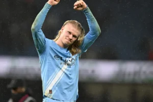 Manchester City aproveita deslize do Arsenal e aproxima-se da liderança