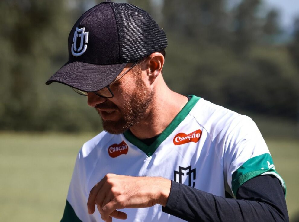 Maringá FC anuncia saída do técnico Rodrigo Chipp