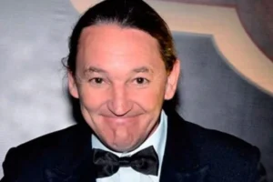 Marquito, humorista do Programa do Ratinho, sofre acidente e está em coma