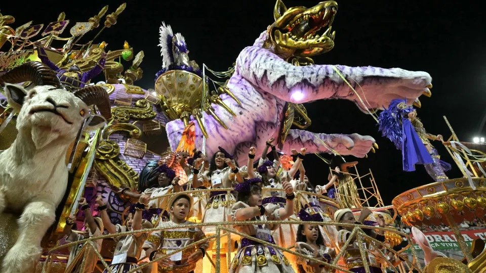 Mocidade Alegre é a grande campeã do desfile das escolas de samba de São Paulo de 2026