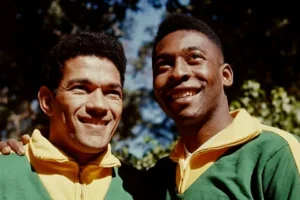 Morre o barbeiro que moldou o topete do Rei Pelé