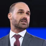 PF afasta Eduardo Bolsonaro de cargo por faltas não justificadas