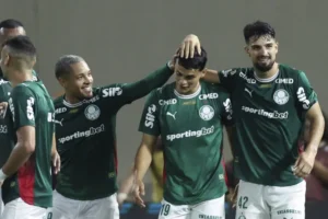 Palmeiras só planeja 2 mudanças no elenco após Arias e Paulinho mais perto