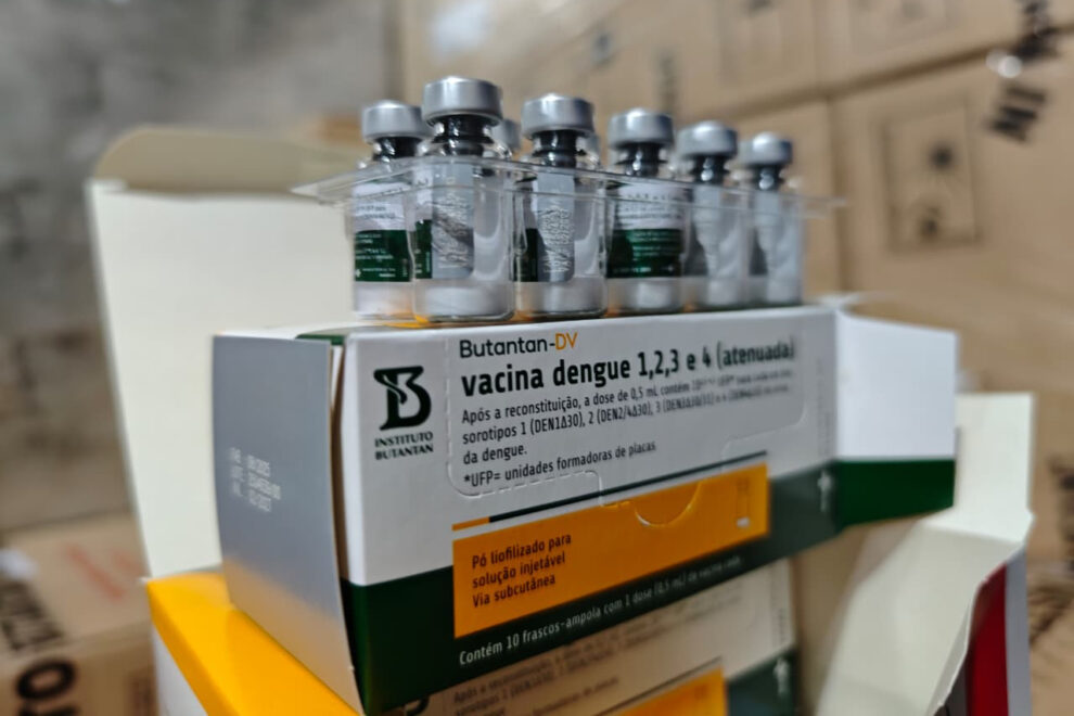 Paraná inicia entrega de vacinas contra dengue para profissionais da saúde