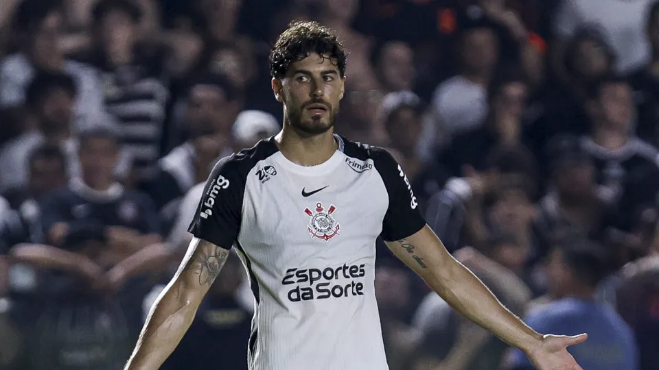 Pedro Raul vê filme repetido enquanto aguarda chances no Corinthians