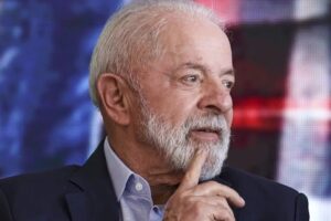 Pesquisa indica cenário de risco para Lula no 2º turno