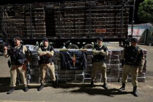Polícia Militar apreende mais de duas toneladas de maconha em carga de frangos