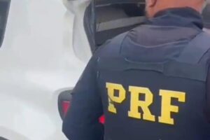 Polícia apreende pasta-base de cocaína em fundo falso de veículo, em Maringá