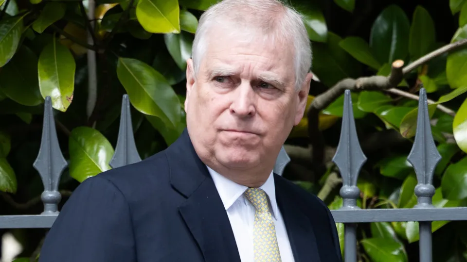 Polícia faz novas buscas em antiga casa de ex-príncipe Andrew em Windsor