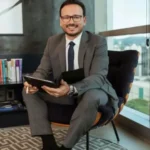 Promotoria denuncia ex-professor de direito por crimes sexuais contra dez mulheres no RS