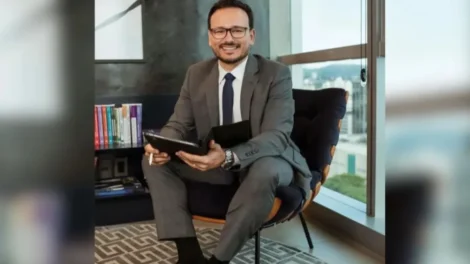 Promotoria denuncia ex-professor de direito por crimes sexuais contra dez mulheres no RS