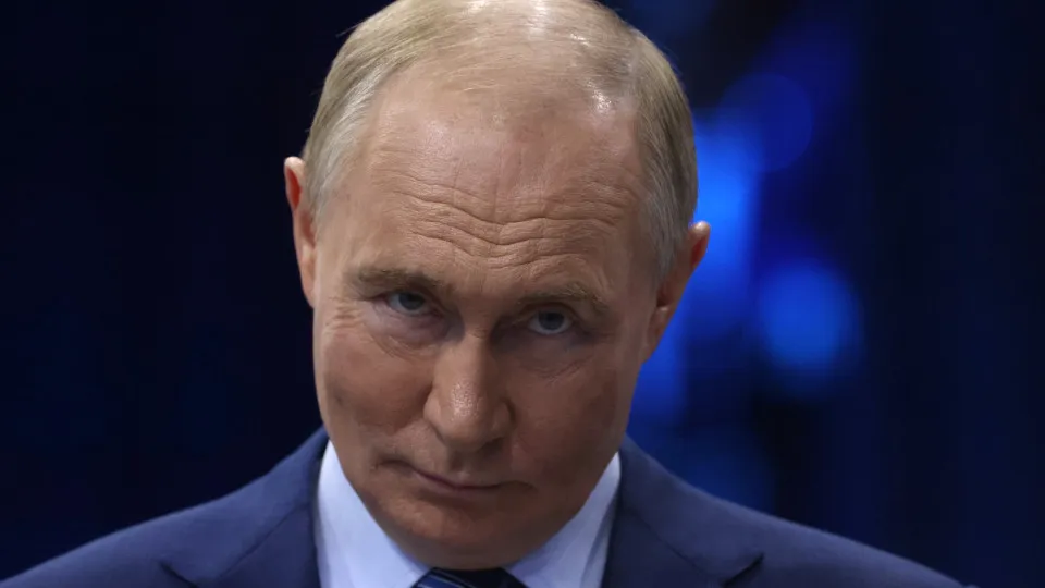 Putin é um 'escravo da guerra' e não tem vida normal, diz Zelenski