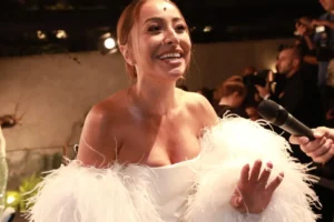 Sabrina Sato diz ser supersticiosa e manter rituais antes de entrar na avenida