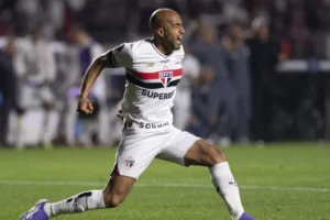 São Paulo abre negociações pela renovação de contrato de Lucas Moura