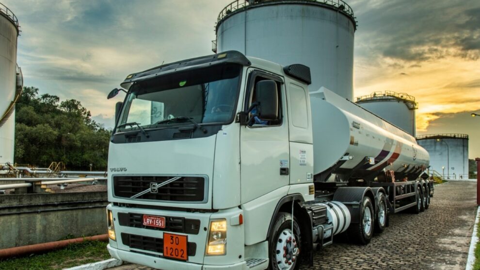 Setor de combustíveis responde por 25% do ICMS estadual e movimenta R$ 210 bilhões em tributos, aponta estudo