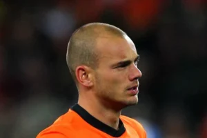 Sneijder recebeu 5 mil ameaças de morte após apoiar Vini contra Prestianni