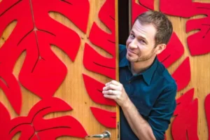 Tiago Leifert defende Tadeu Schmidt e relembra críticas no BBB