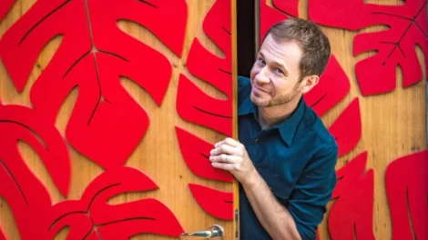 Tiago Leifert defende Tadeu Schmidt e relembra críticas no BBB