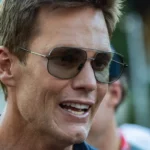 Tom Brady curte viagem em Milão com os filhos Benjamin e Vivian