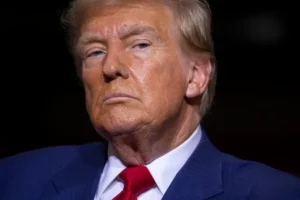 Trump ameaça Irã com envio de mais um porta-aviões