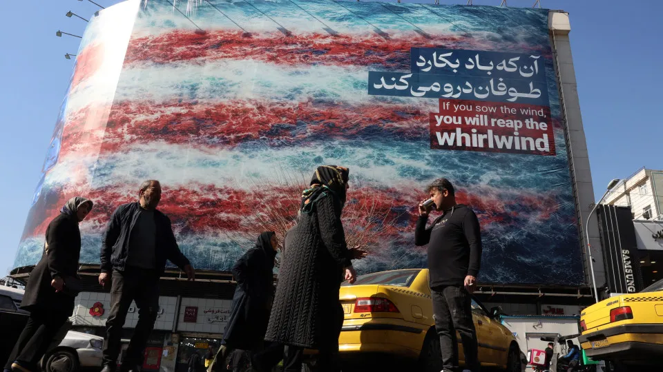 Trump ameaça Irã e fala em “consequências se não houver acordo”