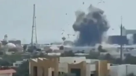 Vídeo mostra momento em que Irã ataca base naval americana no Bahrein