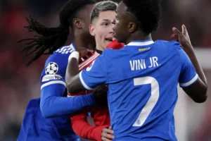 Vinicius Jr. denuncia racismo de rival argentino em vitória do Real sobre o Benfica