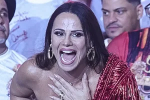 Viviane Araujo avalia como se manteve relevante no Carnaval por mais de 30 anos