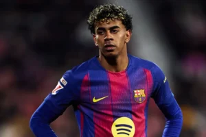 Yamal perde pênalti, Barça perde para o Girona de virada, e Real vira líder