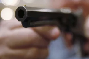 Agente do Serviço Secreto dos EUA atira acidentalmente na própria perna