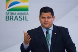 Alcolumbre diz que se Lula quer falar com ele, deve procurá-lo