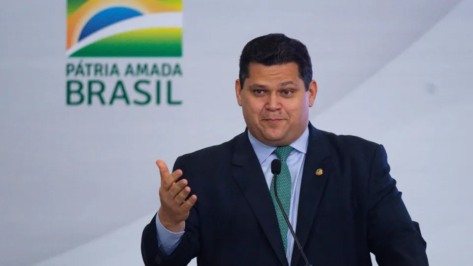 Alcolumbre diz que se Lula quer falar com ele, deve procurá-lo